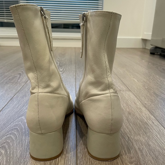 Size 39 (8.5) Zara booties in off-white - Picture 5 of 7